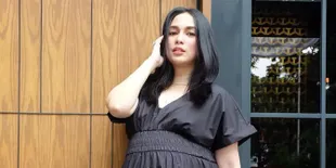 Selamat! Ussy Sulistiawaty Melahirkan Anak Laki-Laki, Akhirnya Punya Jagoan