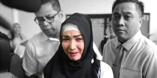 Selepas Kepergian Ibunda, Roro Fitria Terlihat Mengenakan Hijab