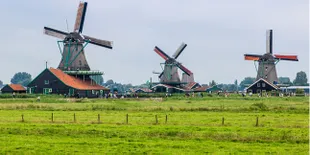 Selfie Bersama Kincir Angin Kuno di Belanda, Yuk!