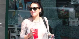 Selfie di Depan Kaca, Lindsay Lohan Pamer 'Aset'