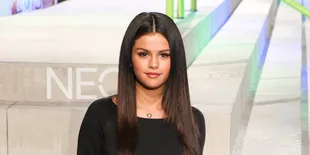 Selfie Pakai Bikini, Selena Gomez Unjuk Kecantikan Sempurna