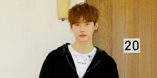 Selfie Saat Pemotretan, Seperti Ini Wajah Close Up Lee Jong Suk