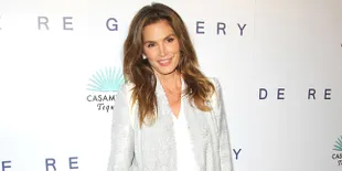 Selfie Tanpa Make Up Cindy Crawford & Putrinya, Cantik Mana?