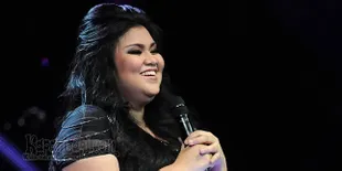 Seminggu Dieliminasi, Shena Malsiana Temukan Pacar Pertama
