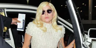Senang Bisa Menang Di Golden Globe, Lady Gaga Posting Foto Ini