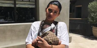 Senilai Rp 430 Juta, Ini Penampakan Koleksi Sepatu Bayi Kylie Jenner