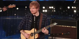 Sensasi Panggung Taylor Swift 'Diselip' Ed Sheeran?