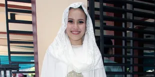 Senyum Cerah Ayu Ting Ting Meski Rayakan Idul Adha Tanpa Enji