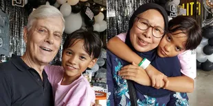 Senyuman Ayah dan Ibu Almarhum Ashraf Sinclair Bersama Noah Sinclair, Kenang Masa Ultah Sang Cucu