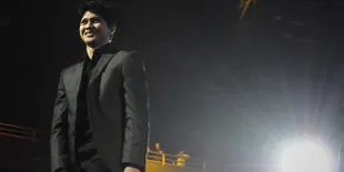 Seorang Follower Bingung, Iko Uwais Salah Tulis Grammar?