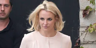 Seperti Kamu, Ini Gaya Santai Britney Spears Saat Belanja