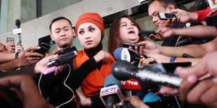 Septy Sanustika Tak Akan Tinggalkan Ahmad Fathanah