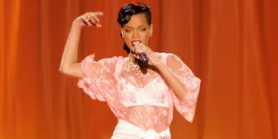 Sering Vulgar, Rihanna Tak Masalah Melanggar Norma!