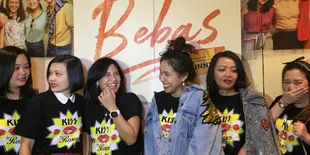 Seru! Dian Sastrowardoyo Ajak Geng SMA Nonton Film 'BEBAS'