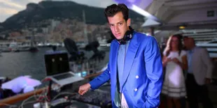 Sesaat Lupa Funk, Mark Ronson Jadi Semakin Rock!