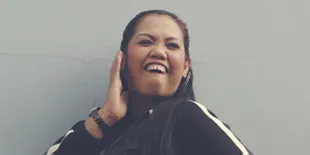 Setelah Brondong, Kini Elly Sugigi Pacari Cowok Tajir