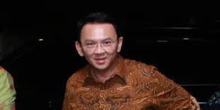 Setelah Dian Sastro, Ahok Wefie Bareng 3 Aktris Cantik Lain