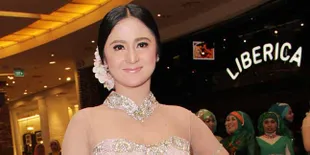 Setelah DP Tanpa Busana, Instagram Depe Pajang 2 Foto Lebih Hot
