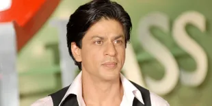 Shahrukh Khan Mendadak Muda, AbRam Khan Langsung Gigit Jari