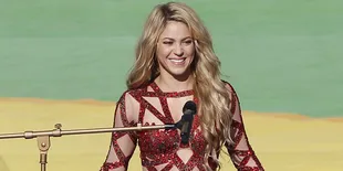 Shakira &#38; Gerard Pique Romantis di Klip Baru, 'Me Enamore'