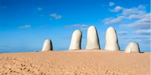 Siap-Siap Bertemu Tangan Raksasa di Tempat Ini!