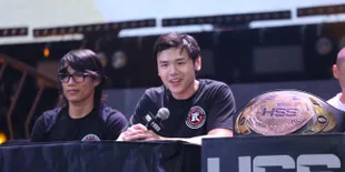 Siap Tanding Tinju, Nicholas Sean Berikan Hadiah Kursi Roda Untuk Sabian Tama