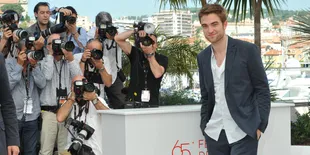 Siapa Sangka Robert Pattinson Punya Groupie Fashionista?