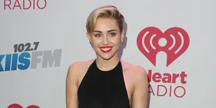 Siapa Sih Pria Yang Kini Jadi Pacar Miley Cyrus?