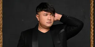 Siapkan Single 'Saranghaeyo', Tata Liem Jalani Sesi Pemotretan Kece Ala Kim Seon-ho
