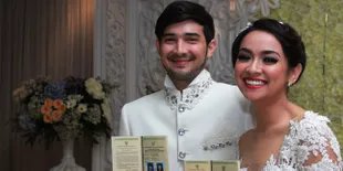 Sibuk Syuting, Aryani Fitriana - Donny Michael Batal Bulan Madu?