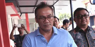 Sidang Tuntutan Ditunda Lagi, Tio Pakusadewo Bersabar Karena Puasa