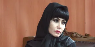 Silicon Meleleh, Payudara Melinda Dee Dioperasi