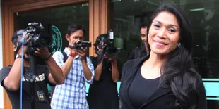 SIM Raib, Anne J Cotto Bepergian Naik Sepeda