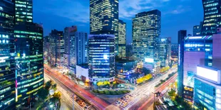 Simak Gemerlapnya Kota dalam Lagu PSY, Yuk!