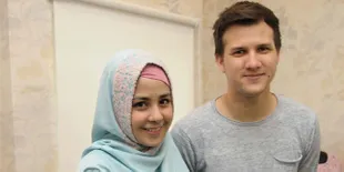 Simple Tapi Mewah, Ini Konsep Baju Pernikahan Stuart Collin