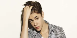 Single 'Right Here' Antar Justin Bieber di Puncak Download Lagu iTunes