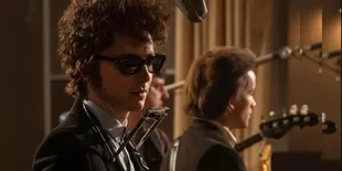 Sinopsis Film Biografi Bob Dylan 'A Complete Unknown', Antarkan Timothee Chalamet Raih Best Actor