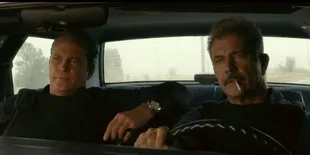 Sinopsis Film DRAGGED ACROSS CONCRETE yang Tayang di TV Malam Ini, Selasa 4 November 2025 Jam 23.00