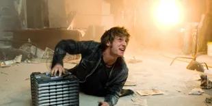 Sinopsis Film JUMPER yang Tayang di TV Malam Ini, Jumat 24 Oktober 2025 Jam 23.00