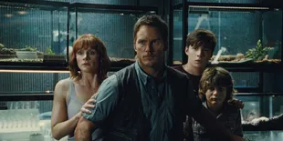 Sinopsis Film JURASSIC WORLD 2015 yang Tayang di TV Malam Ini, 4 Agustus 2025 Jam 21.00