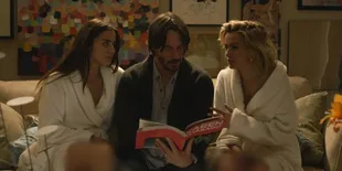 Sinopsis Film 'KNOCK, KNOCK', Niat Menolong Berujung Petaka Saat Berurusan dengan Dua Gadis Cantik Psikopat Kejam