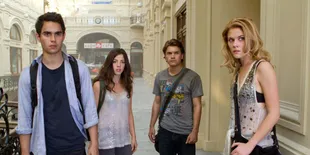 Sinopsis Film THE DARKEST HOUR yang Tayang di TV Malam Ini, Rabu 10 September 2025 Jam 23.00