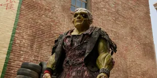 Sinopsis Film 'THE TOXIC AVENGER' - Peter Dinklage Perankan Pahlawan Mutan