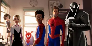 Sinopsis 'SPIDER-MAN: INTO THE SPIDER-VERSE', Enam Spider-Man Beda Dimensi Bersatu
