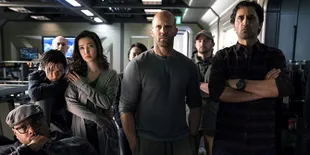 Sinopsis 'THE MEG', Jason Statham Melawan Hiu Raksasa Pemangsa Manusia