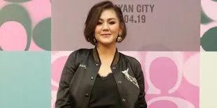 Sissy Prescillia Mengajarkan Anak-Anaknya Menabung Untuk Beli Mainan