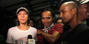 Slank Lantunkan 'Ku Tak Bisa' Bersama Para Korban Banjir