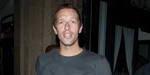 So Hot! Chris Martin - Jennifer Lawrence Tertangkap Ciuman