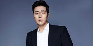 So Ji Sub Dapat Kejutan di Lokasi Syuting, So Sweet Banget