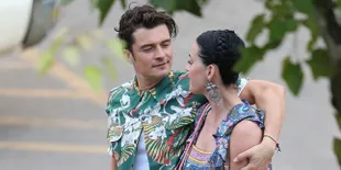 So Sweet Abis! Orlando Bloom &#38; Katy Perry Pakai Gelang Couple